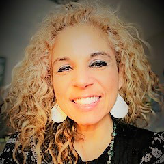 Kristen Chalmers Headshot