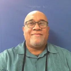 Louis Colón Headshot